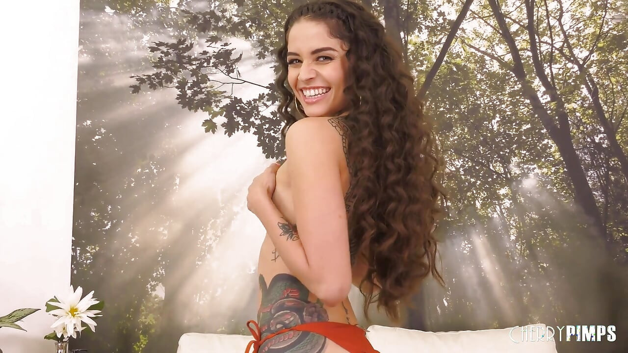 Vanessa Vega ist ein wildes mädchen, das live masturbiert und laktiert!