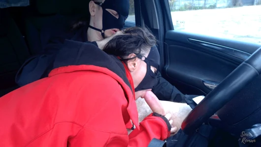 Roman bekommt einen tiefen Blowjob von Sinea im Auto! (Exklusives Oral-Day-Preview)