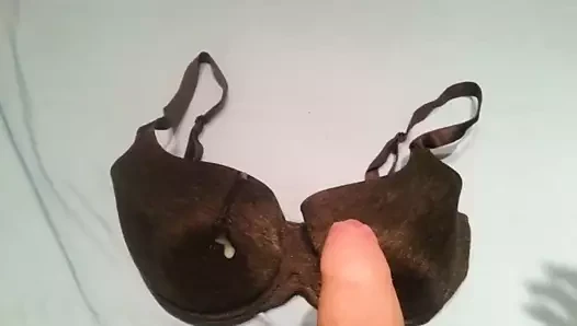 Cum üzerinde gfs sutyen