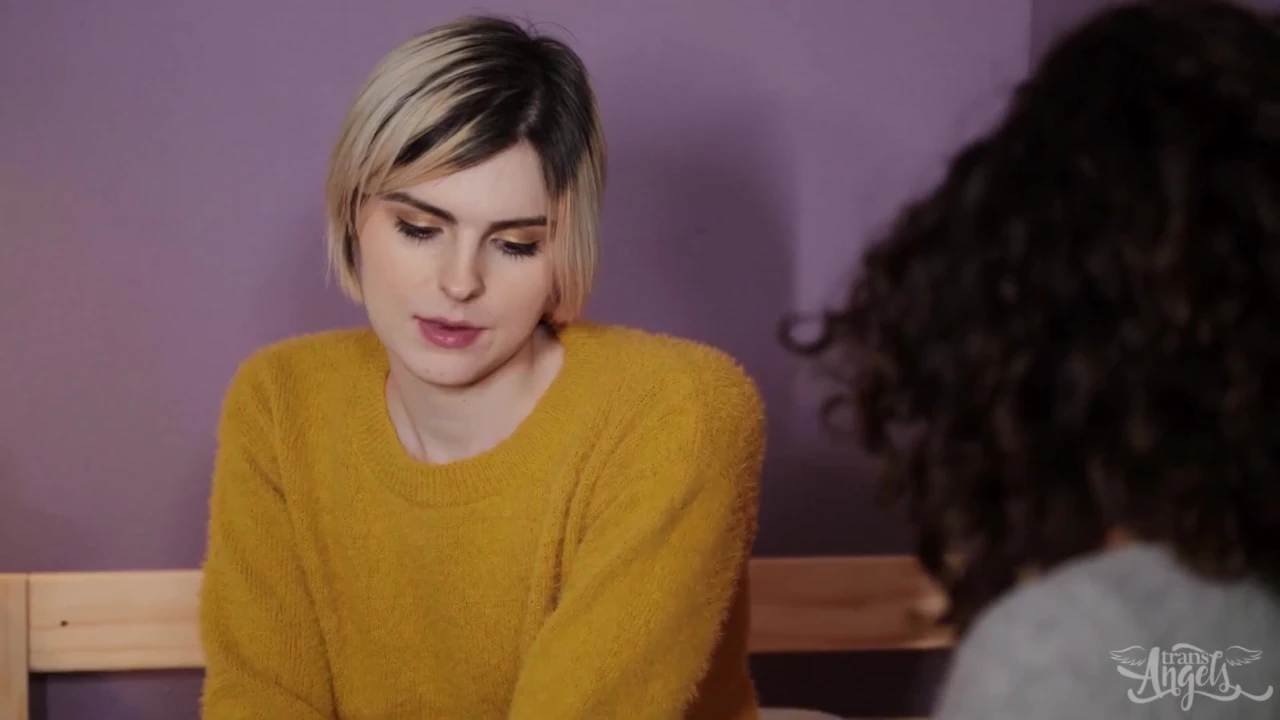 Şehvetli eyersiz göt kahrolası ile süper sıcak tranny kızlar