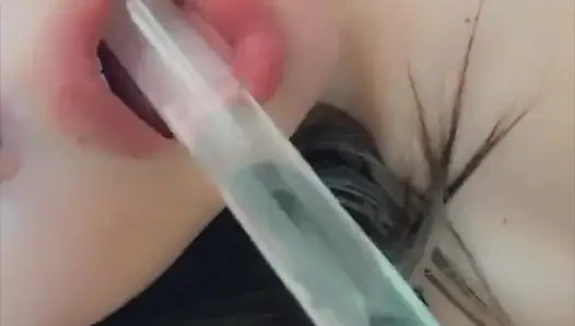 Милфа Lela Star испытывает интенсивный оргазм