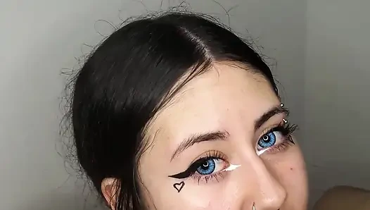 Ich gebe ihm einen erstaunlichen blowjob, bis er auf meine titten kommt - amateur-blowjob und abspritzen