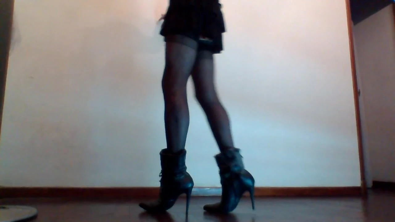Crossdresser isprobava odeću za moju tetku i moju rođaku!