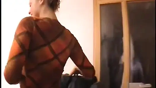 Esmer kaltak bakış açısıyla amını derinden oynuyor