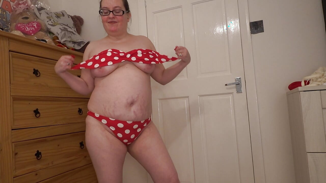 Striptease de bikini rojo