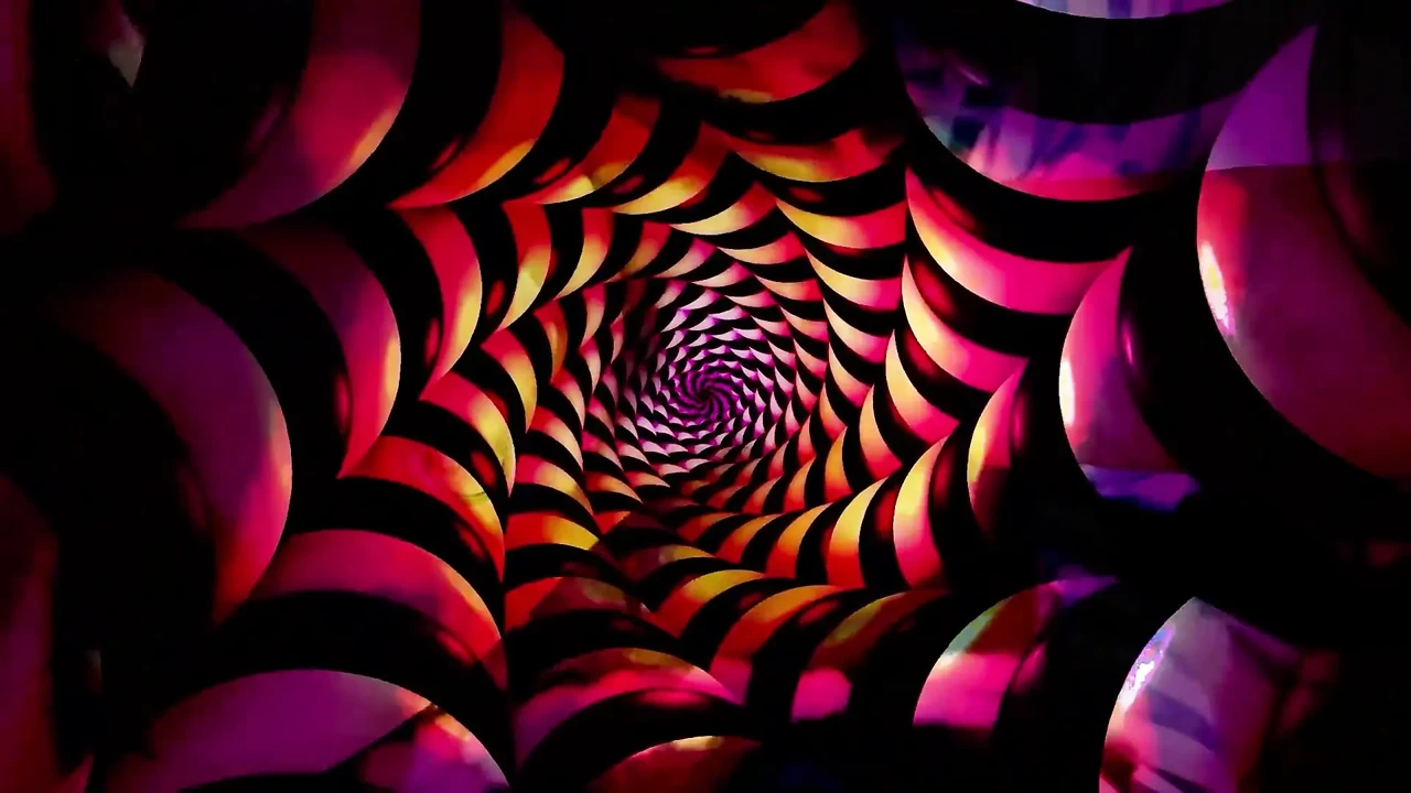 一边给他一边给娘娘腔Bois一边抚摸自己, 一边弄湿