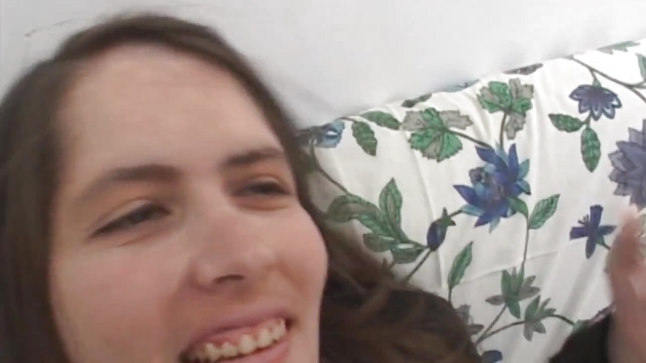 शौकिया काले बाल वाली लंड चुसाई देती है और चेहरे पर क्रीम लगाती है