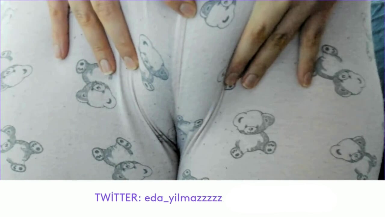 CAMELTOE- SWOLLEN PUSSY- MASTURBATE WITH PAJAMAS
