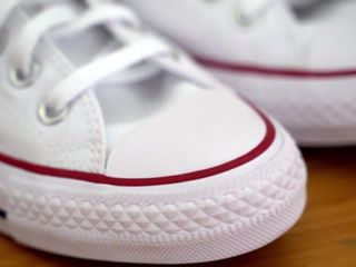 My Sister's Shoes: Converse Low White Brand New I chucklove
