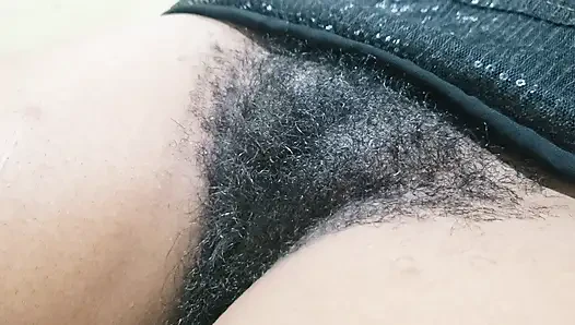 Behaarte muschi, brünette MILF mit intimer nahaufnahme, grafik
