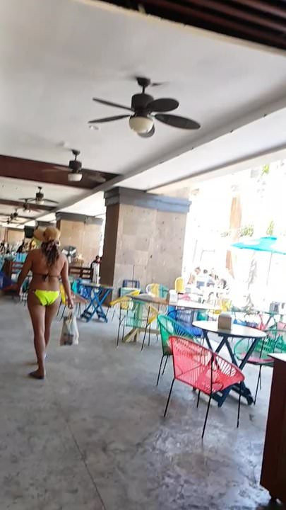 Bikini caminando
