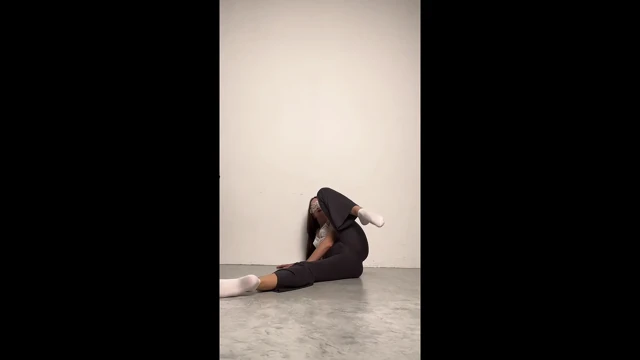goddess yoga time in tight leggings