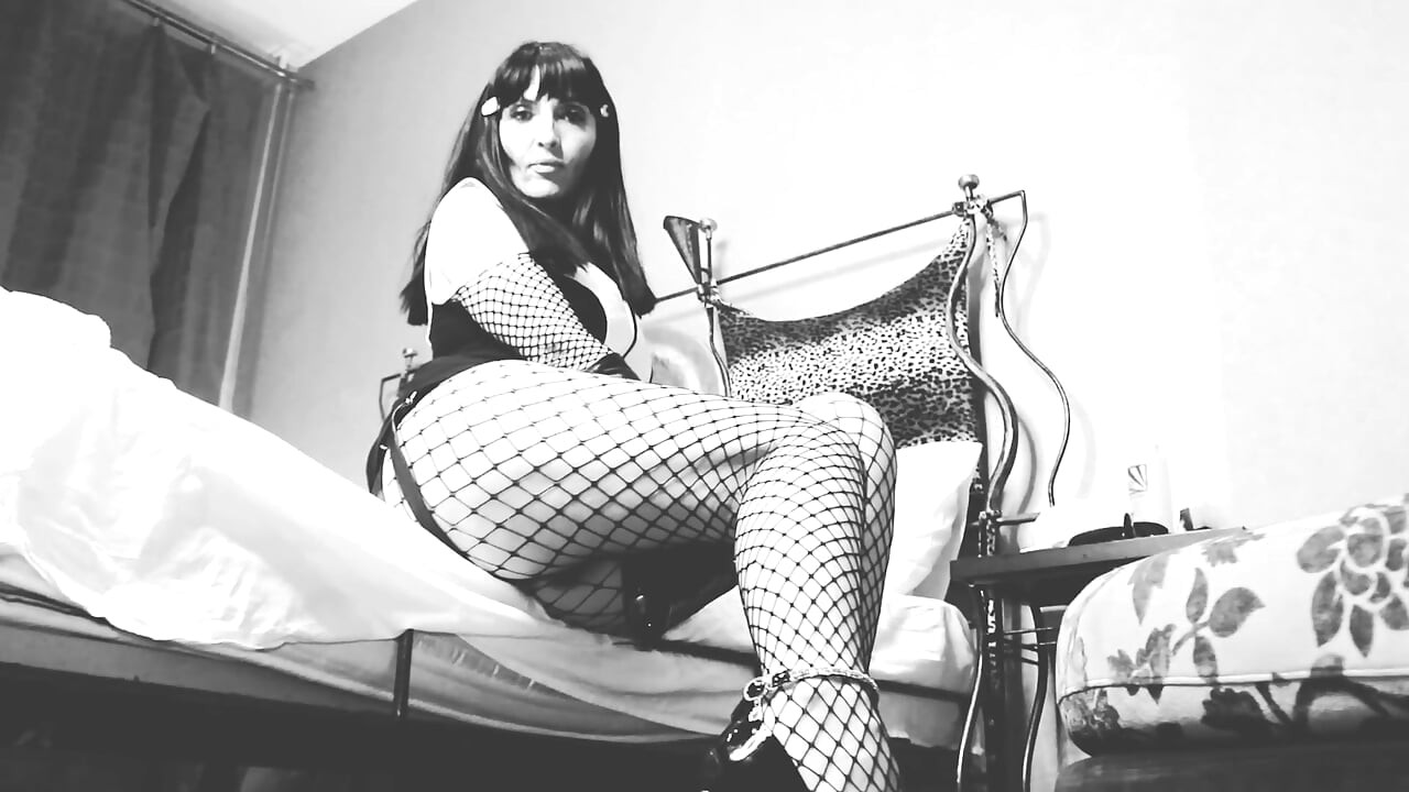 Solo Mistress BDSM strapon BBC latex Milf black white