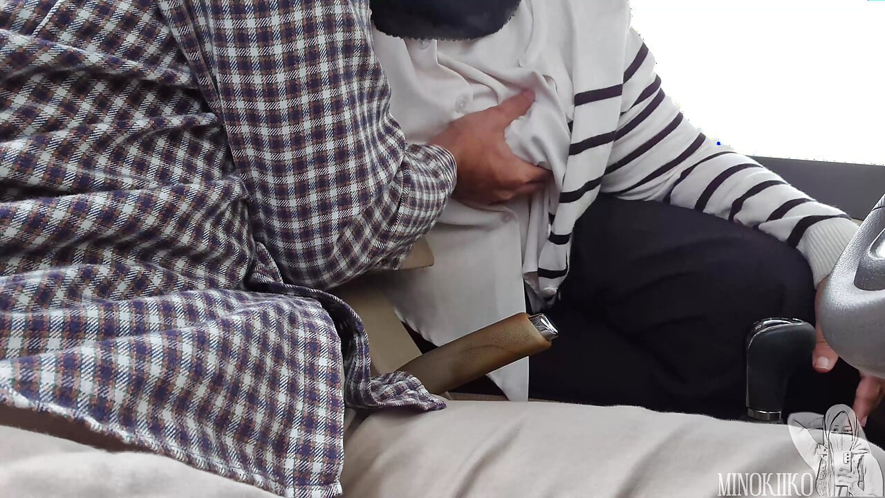 美諾吉子給老闆戴頭巾免費乘車