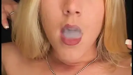 Streaming-film von katie morgan von nackten mädchen, die rauchen