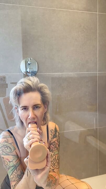 My Naughty Little Moment, Watch Me Come Squirting