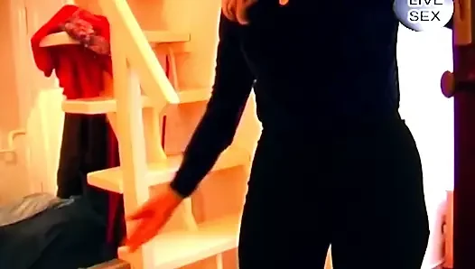 Sarışın yanan mumla ıslak amcığı azdırıyor