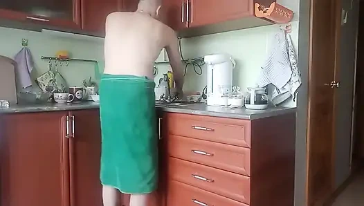 Sie wichst meinen schwanz und half mir beim abspritzen