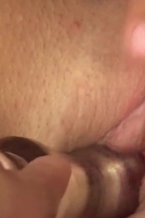 Bored Lesbian Roommates Explore How to Toy with a Clit the Proper Way