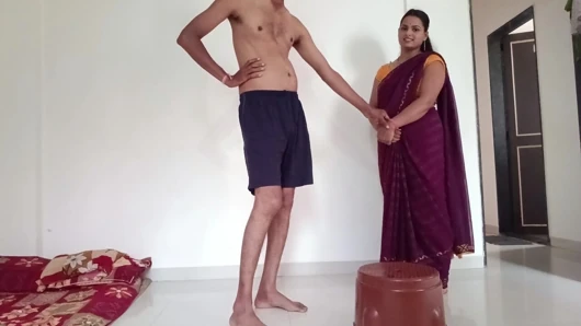 Rhea Bhabhi berhubungan seks dengan saudara iparnya dengan gaya desi