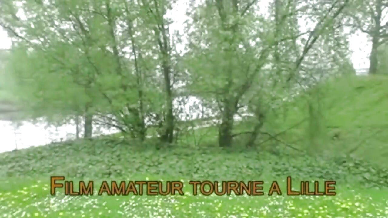 Ξανθιά Γαλλίδα δίδυμη γαμήθηκε XXL αραβικό πούτσο σε γέφυρα έκθεσης