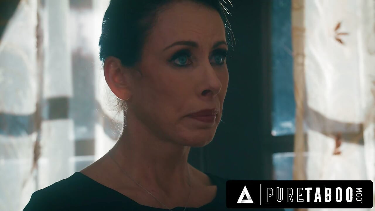 PURE TABOO - Esposa reagan foxx ritualisticamente prepara noiva sub virgem Alison Rey para seu marido