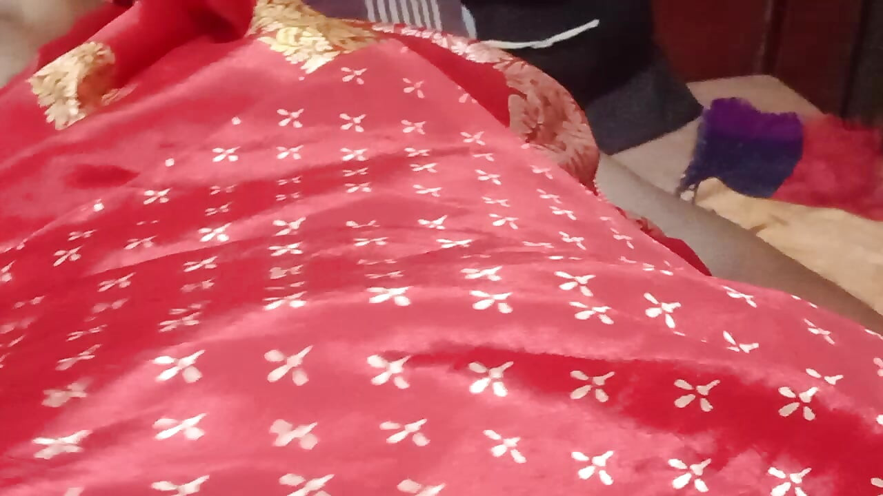 If my madani were wearing a red saree, she would come to me when I was alone and ask me to finger her.