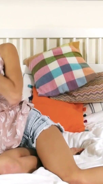 Ked og ignoreret onani-video med super hot Kate Rich | Klip 1