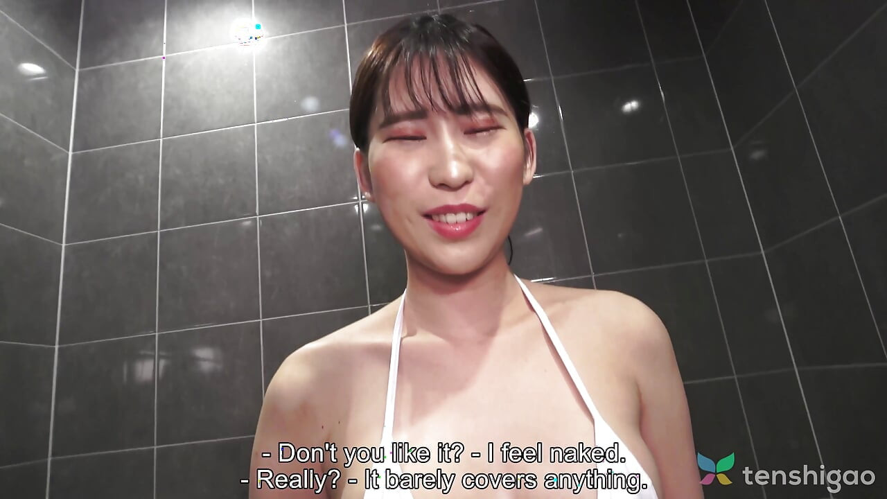 Gravure Model Miss Hitomi Kanzaki Gets Soapy in the Shower