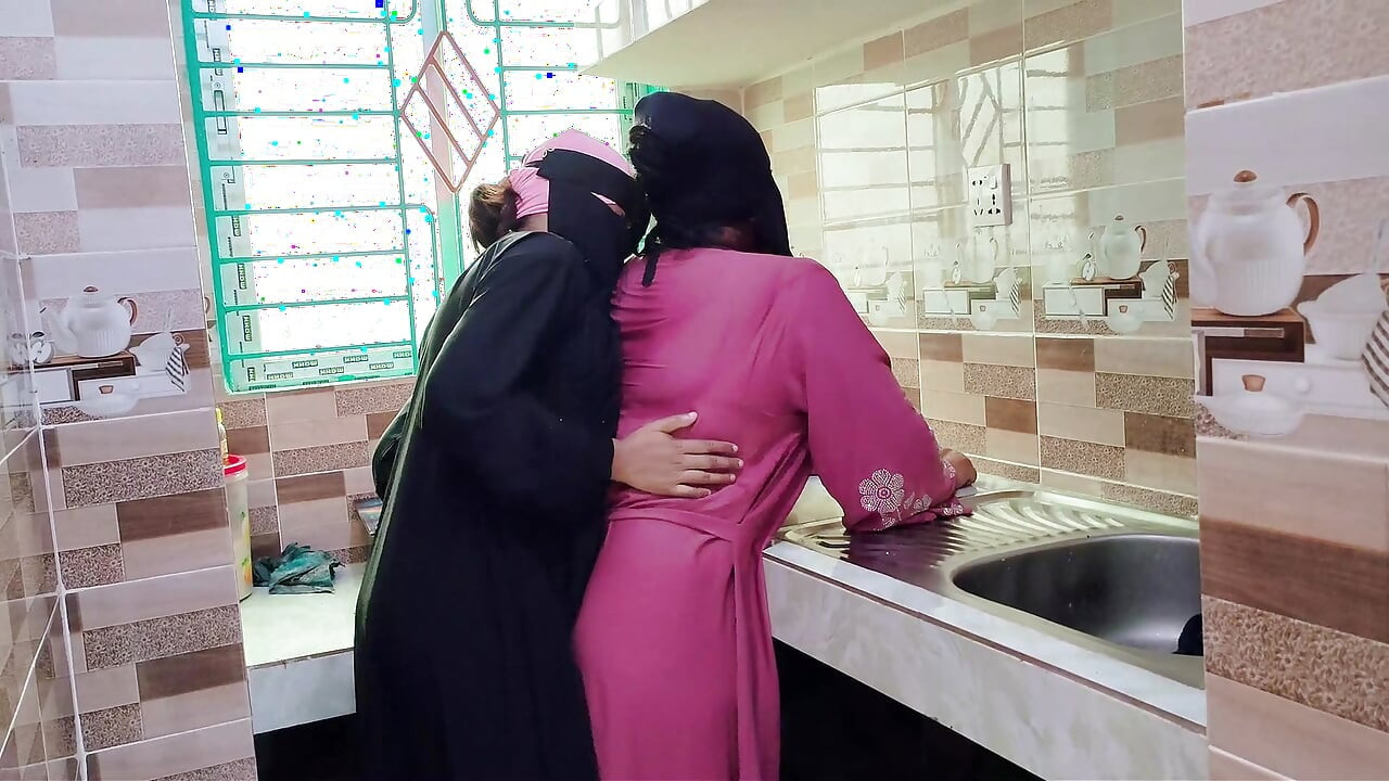 Indian bhabhi ki rasleela nanad ke saath kitchen me part one