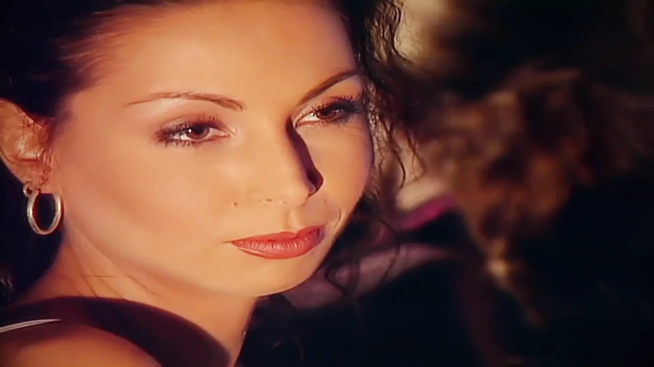 我的丈夫让我在所有人面前打断了我的屁股