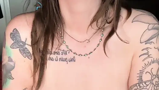 Курящий фетиш с трахом дилдо в любительском видео