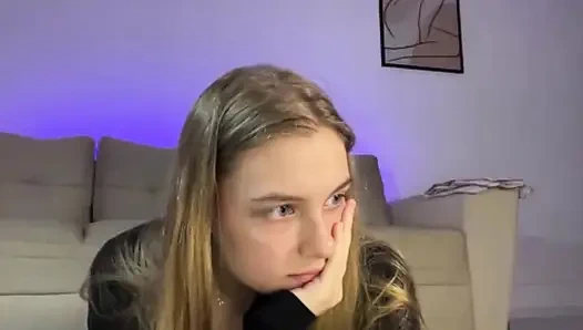 Jucielussie in doggystyle und natürlichen titten spielt