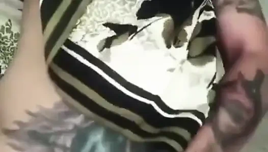 Bantu aku untuk memilih celana dalamku