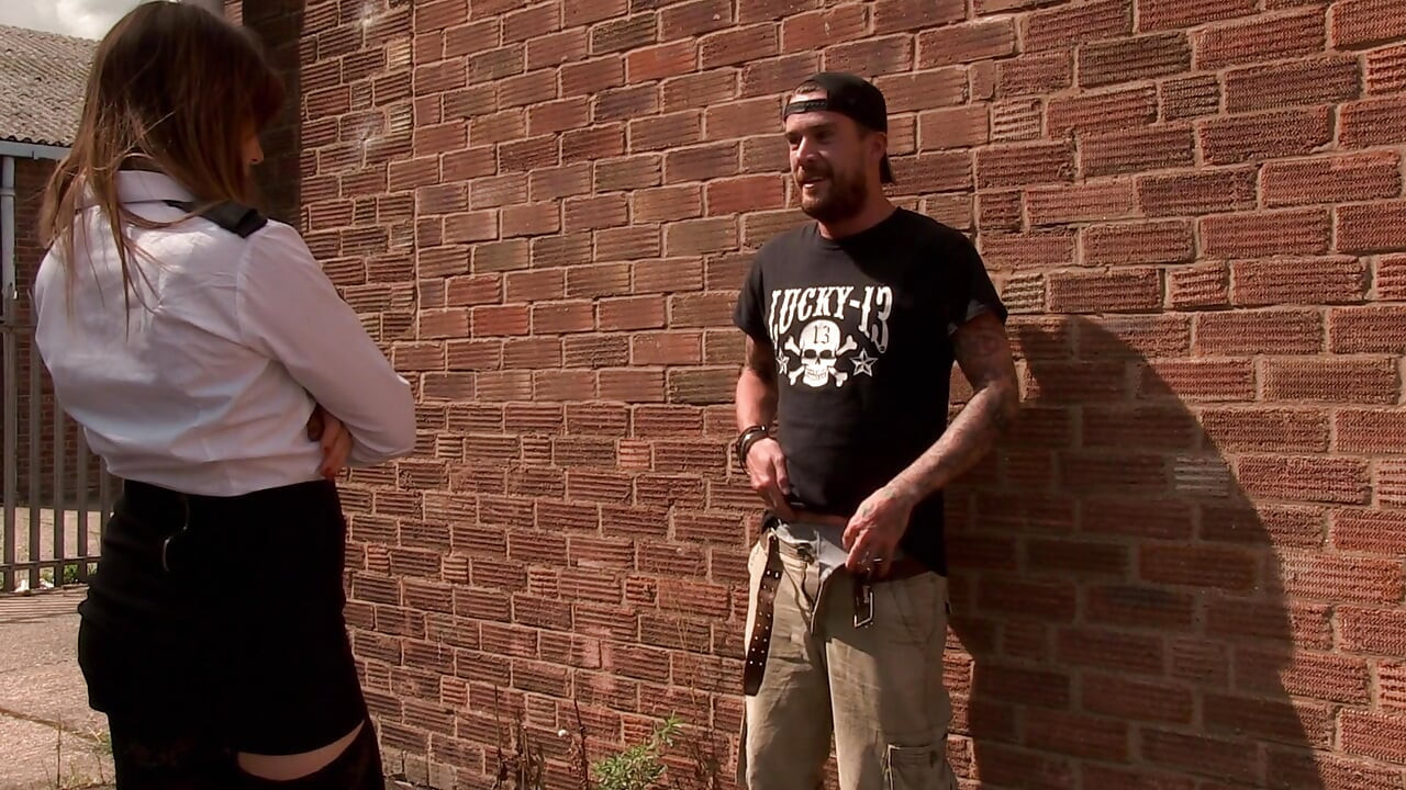 Outdoor sex with horny babe in uniform