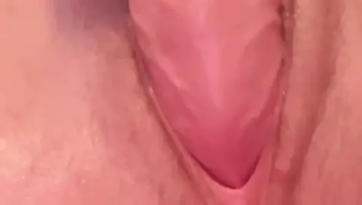 Дилдо трахает мою хорошенькую мокрую киску