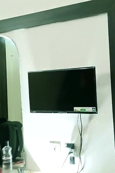 pati apni hot patni ko chodne ke lie ophis bos bhejta hai - desi patni seks saajha kar rahi hai