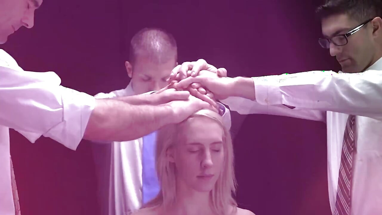 Mormon dara mahu berkongkek lesbian tetapi paderi gereja menangkap mereka dalam aksi itu - TeamSkeet