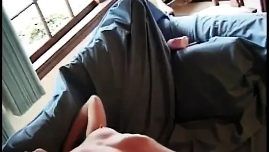 Pelacur muda saling ngentot memek satu sama lain dengan vibrator