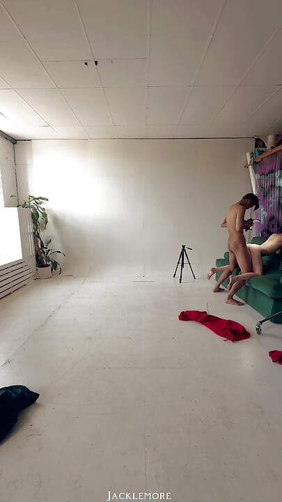 Фотосесія за лаштунками Dolly Love, смоктати і трахатися в студії
