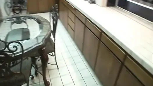 Siyah amcık büyük siyah yarağı emiyor sevimli yüzüne boşalıyor