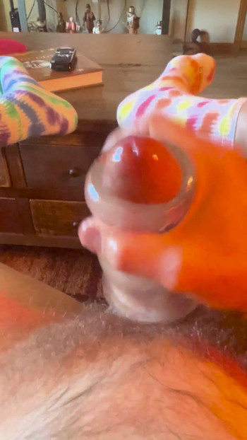 用阴茎套套给我的鸡巴挤奶