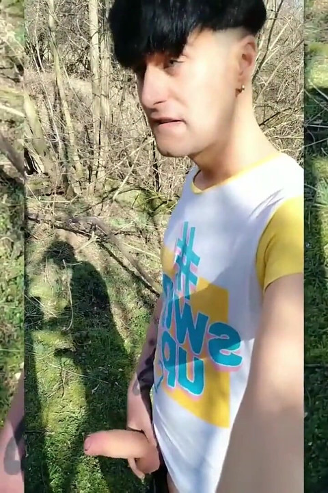 Güneşli bir günde twink ve gölgesi - açık havada mastürbasyon - kalın yarak