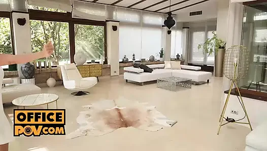 Immobilienmakler coco Bae befriedigt wünsche