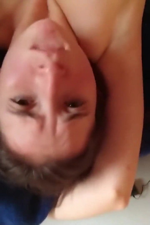 Natjeram ovu amatersku tinejdžerku da šprica, pa mi dopušta da joj napunim pičku spermom