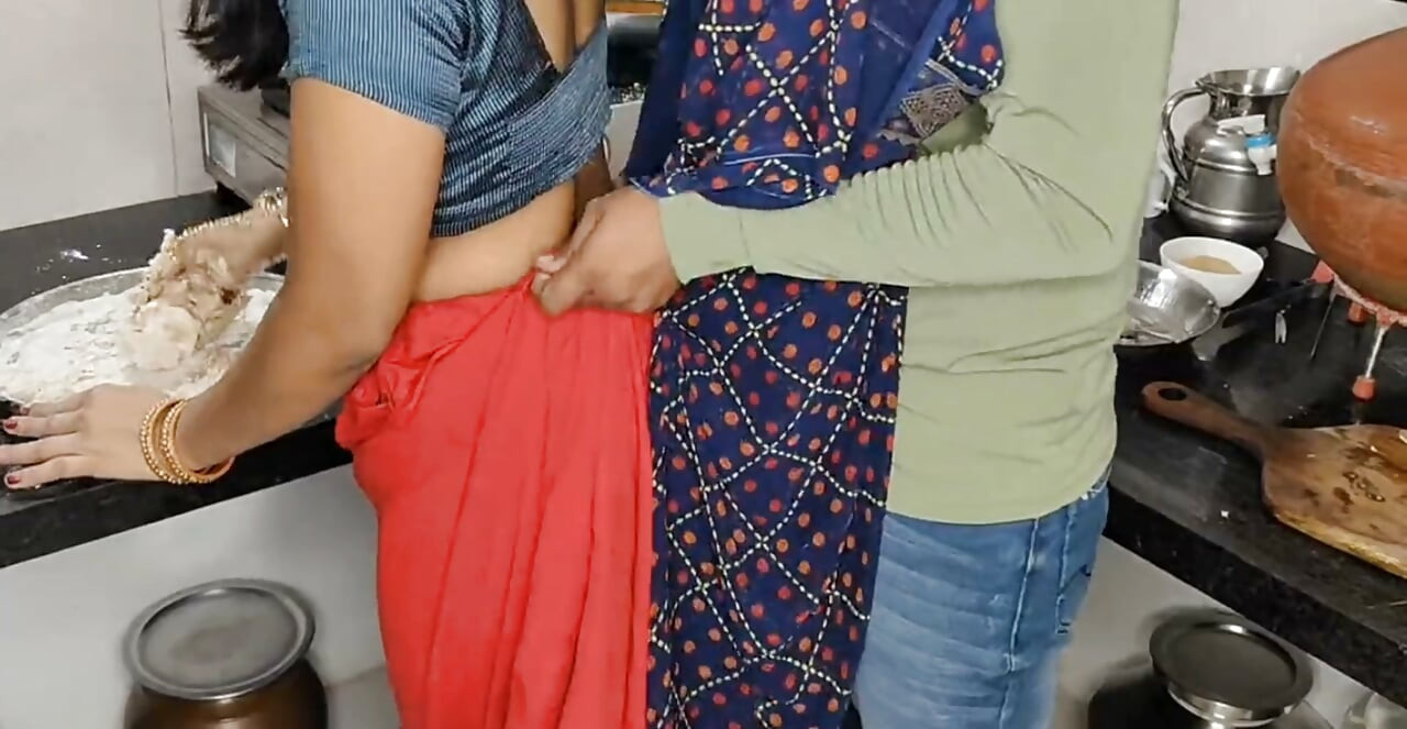 Indisk desi-tant i köket när vår make kommer för att knulla med cumshot