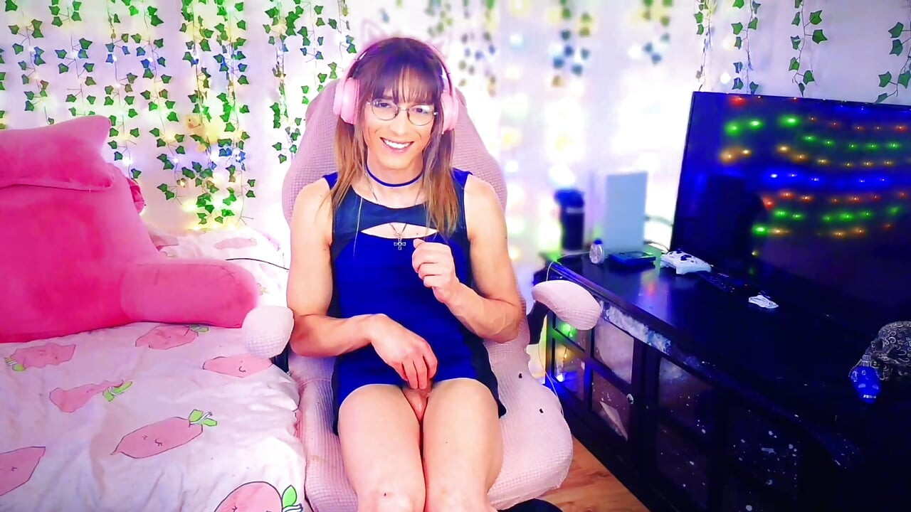 Cute Trans Girl Sooo Muscular