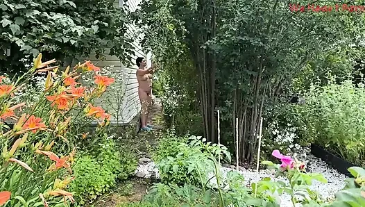 Tombul esmer olgun Olala bahçede anal sikiliyor