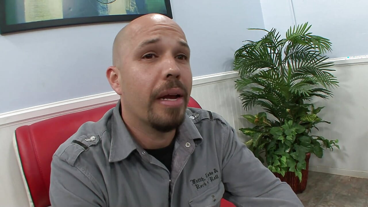 Prekrasna sočna pička Chica očekuje širom otvorenu za velike teške stvari