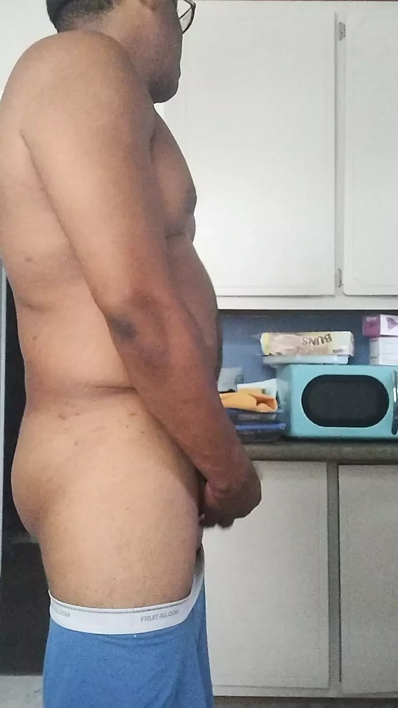 Mitchell Clayton Aka Encik Majic Aka Chef Clayton Aka Humble Legend menyampaikan isian semula susu kacang tulen.